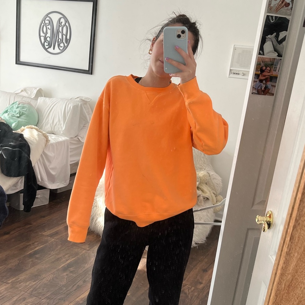 Aritzia tna “perfect fit” crew neck size 1 fits a small medium